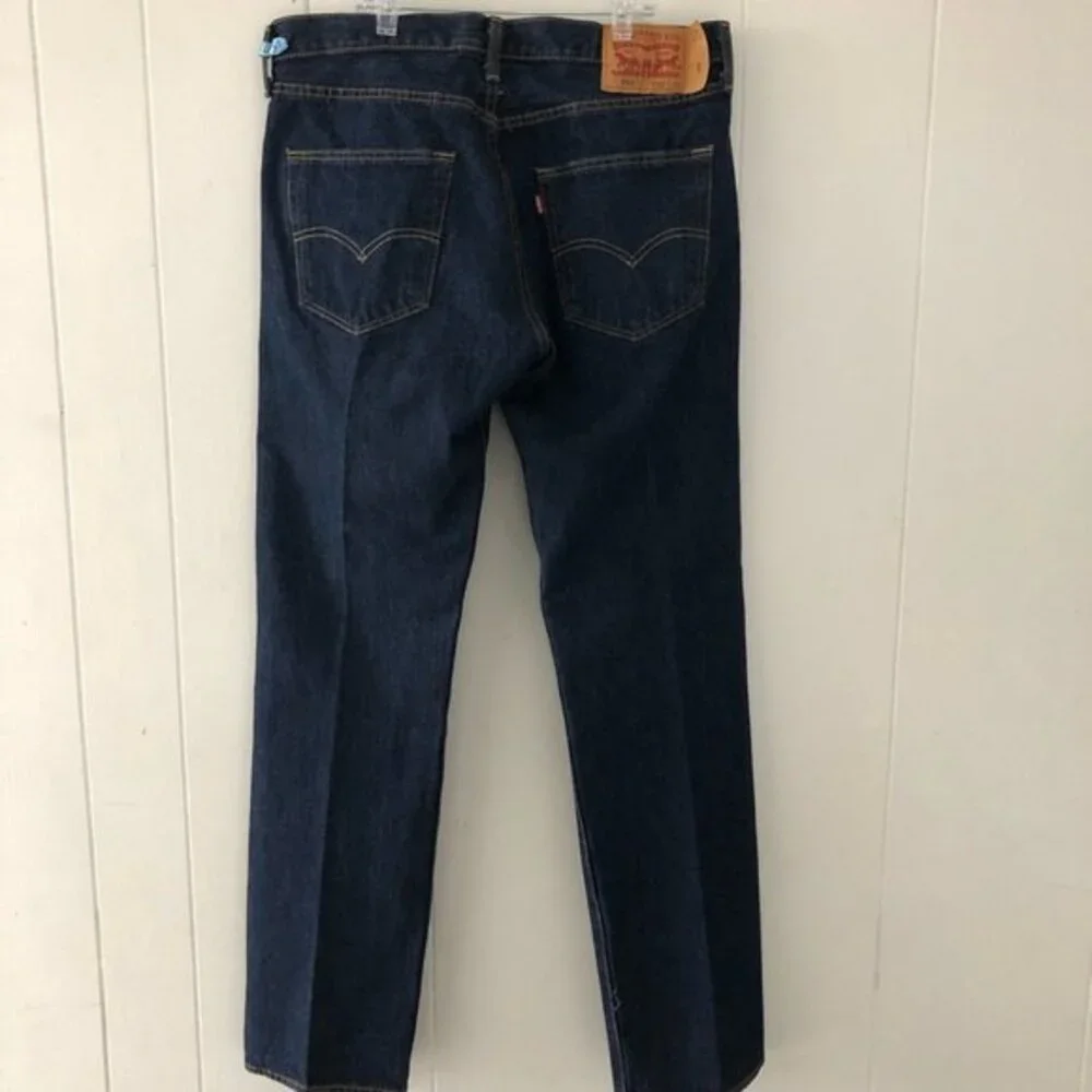 Levi’s straight leg button fly jeans size W33 L32